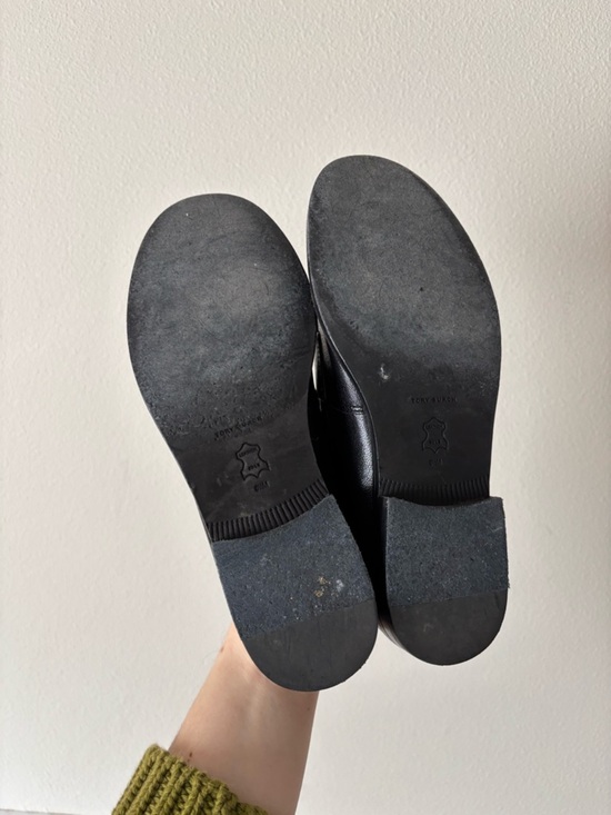 Tory Burch Classic Best-Selling Black Leather Loafers with Gold Emblem Size 6.5 main image 15